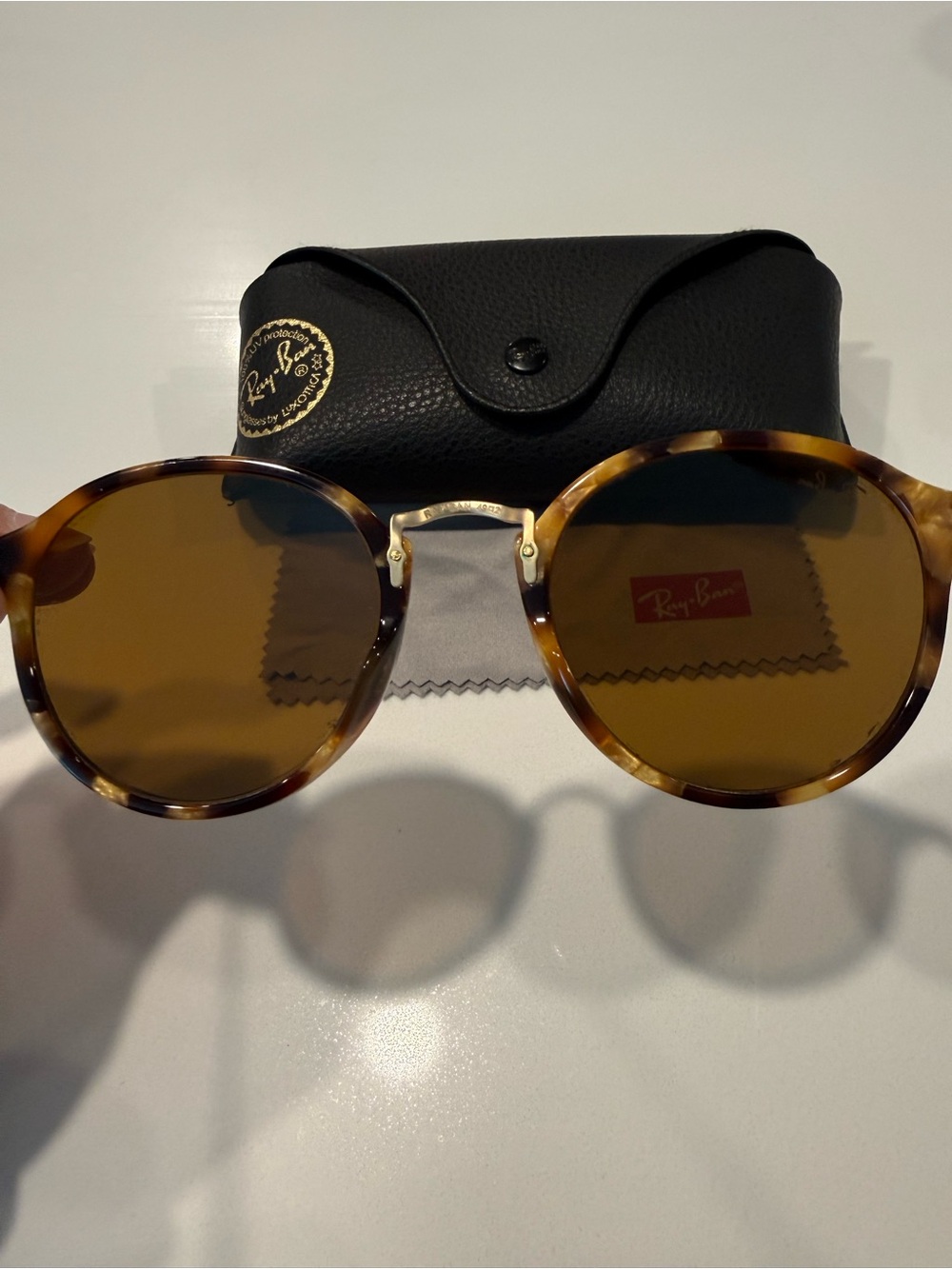 Ray-Ban Tortoiseshell Frame Brown Lens Round Sunglasses - Picture 3 of 4